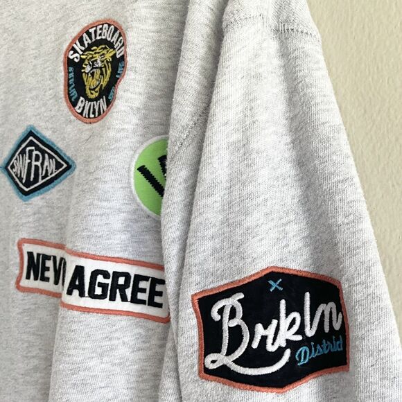 HM Sweatshirt Big Boys Size 14 Embroidered Patches Long Sleeve Crew Neck Gray - Picture 3 of 9